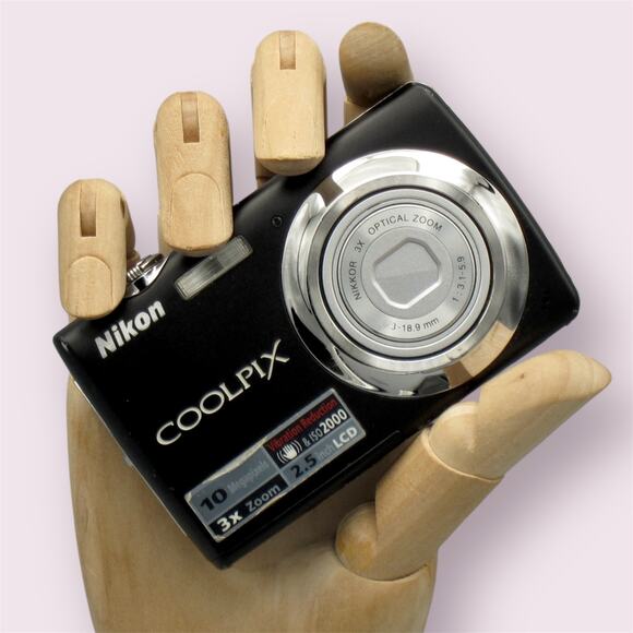 Nikon Coolpix S220 Digital Camera | 10MP | Black - Picture 1 of 5